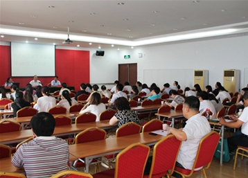 台协组织会员参加“最新税收政策介绍”讲座
